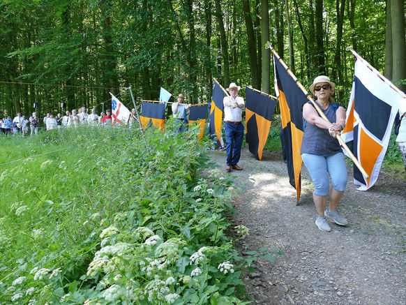 Festgottesdienst zum 1.000 Todestag des Heiligen Heimerads auf dem Hasunger Berg (Foto: Karl-Franz Thiede) Festgottesdienst zum 1.000 Todestag des Heiligen Heimerads auf dem Hasunger Berg (Foto: Karl-Franz Thiede)